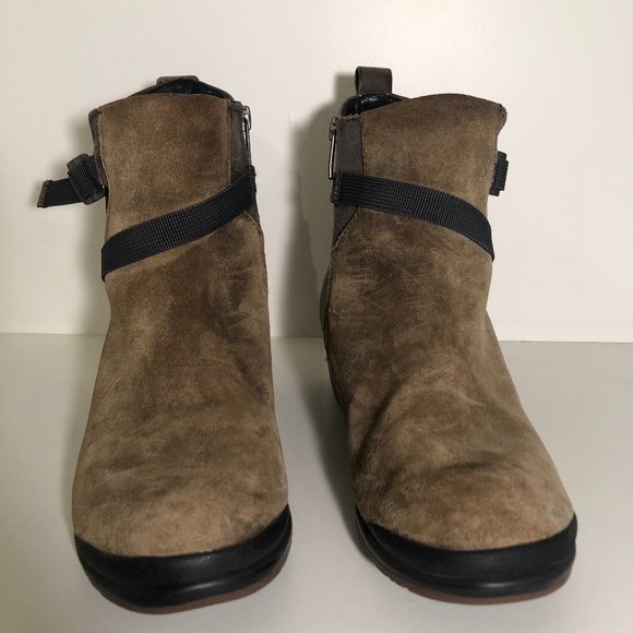 Keens Size 7 suede brown winter boots - Keens - Picture 1 of 12
